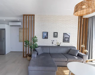 Kıbrıs Girne'de Havuz Manzaralı, Tesis İçerisinde, 2+1 Daire - 2