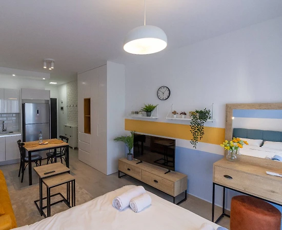 Kıbrıs Girne'de Ortak Havuzlu, Tesis İçerisinde, Kiralık Daire - 1