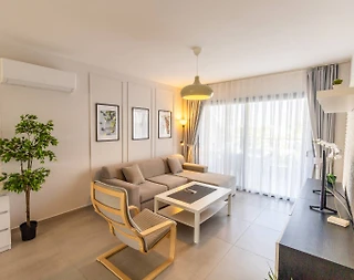 Kıbrıs Girne'de Havuz Manzaralı, Tesis İçerisinde, 2+1 Daire - 1
