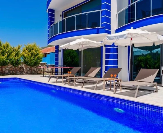 Kaş Sarıbelen'de Sakin Konumda, Özel Havuzlu, Kiralık Villa - 1