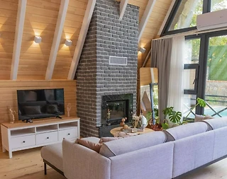 Sapanca Kırkpınar'da Sakin Konumda, Isıtmalı Havuzlu, Modern Bungalov - 5