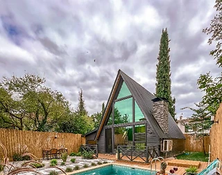 Sapanca Kırkpınar'da Sakin Konumda, Isıtmalı Havuzlu, Modern Bungalov - 1