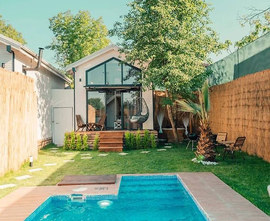 Sapanca Kırkpınar'da Merkezi Konumda, Isıtmalı Havuzlu, Lüks Bungalov - 1