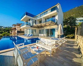 Kaş Kalkan'da Denize Yakın Mesafede, Özel Havuzlu, 5+1 Villa - 2