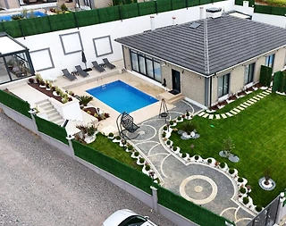 Kocaeli Kandıra'da Geniş Ailelere Uygun, Özel Havuzlu, 3+1 Villa - 1