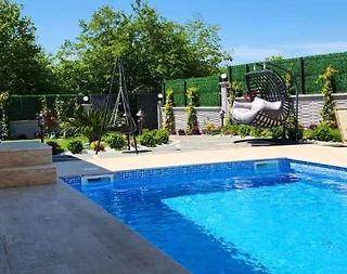 Kocaeli Kandıra'da Geniş Ailelere Uygun, Özel Havuzlu, 3+1 Villa - 4