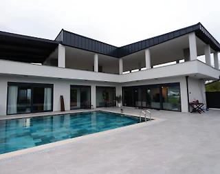 Kocaeli Kartepe'de Göl Manzaralı, Isıtmalı Havuzlu, 3+1 Villa - 1