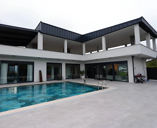 Kocaeli Kartepe'de Göl Manzaralı, Isıtmalı Havuzlu, 3+1 Villa - 1