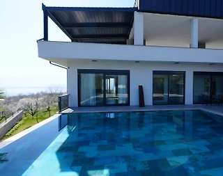 Kocaeli Kartepe'de Göl Manzaralı, Isıtmalı Havuzlu, 3+1 Villa - 3