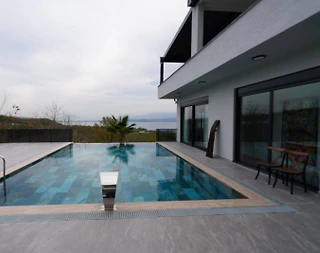 Kocaeli Kartepe'de Göl Manzaralı, Isıtmalı Havuzlu, 3+1 Villa - 5