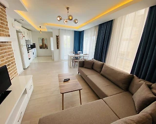 Konyaaltı Gürsu'da Plaja Yakın Konumda, Ortak Havuzlu, Kiralık Suit - 2