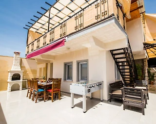 Kaş Bezirgan'da Geniş Alanlara Sahip, Özel Havuzlu, Modern Villa - 2