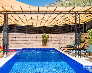 Kaş Bezirgan'da Geniş Alanlara Sahip, Özel Havuzlu, Modern Villa - 4