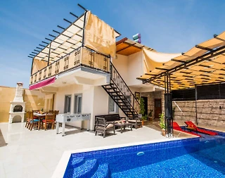 Kaş Bezirgan'da Geniş Alanlara Sahip, Özel Havuzlu, Modern Villa - 1