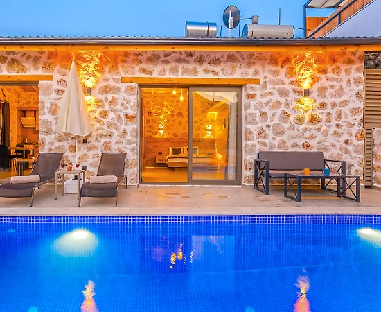 Kaş Yeşilköy'de Otantik Tasarımlı, Özel Havuzlu ve Jakuzili, 1+1 Villa - 1