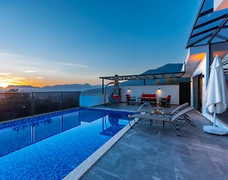 Kaş Üzümlü'de Doğa İçerisinde, Açık ve Kapalı Havuzlu, Ferah Villa - 2