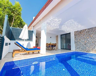 Kaş Bezirgan'da Enfes Doğa Manzaralı, Isıtmalı Havuzlu, Kiralık Suit - 1