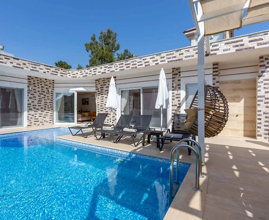 Kaş İslamlar'da Doğayla İç İçe, Sonsuzluk Havuzlu, Konforlu Villa - 1