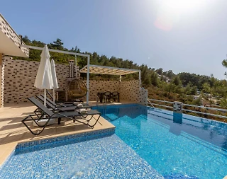 Kaş İslamlar'da Doğayla İç İçe, Sonsuzluk Havuzlu, Konforlu Villa - 2