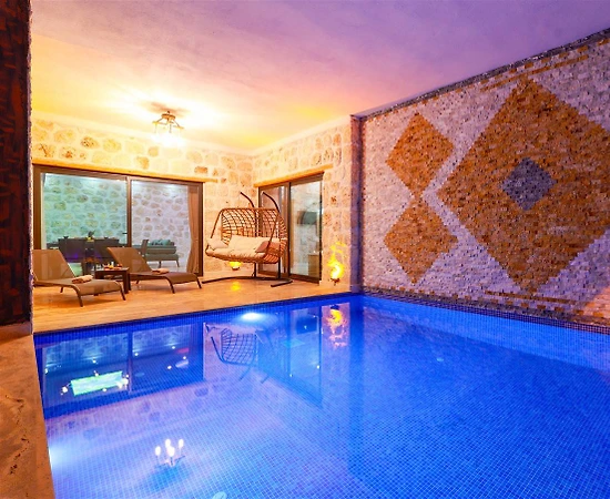 Kaş İslamlar'da Merkeze Yakın Konumda, Özel Havuzlu, Balayı Villası - 1