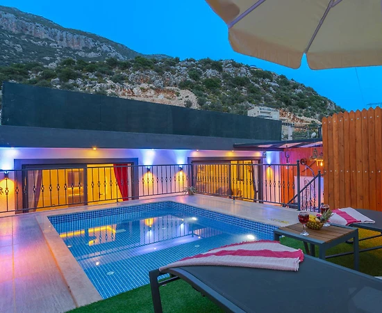 Kaş Bezirgan'da Doğayla Baş Başa, Özel Havuzlu, Kiralık Villa - 1