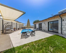 Kaş Bayındır'da Geniş Bahçeli, Özel Havuzlu, Salıncaklı Balayı Villası - 2