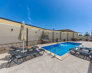 Kaş Bayındır'da Geniş Bahçeli, Özel Havuzlu, Salıncaklı Balayı Villası - 3