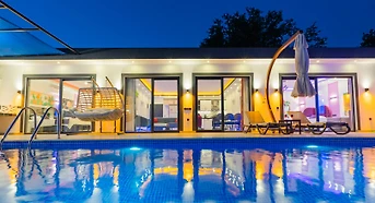 Kaş Çayköy'de Sakin Konumda, Özel Havuzlu, 5 Kişilik, Kiralık Villa