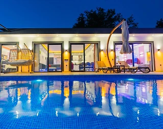 Kaş Çayköy'de Sakin Konumda, Özel Havuzlu, 5 Kişilik, Kiralık Villa - 1