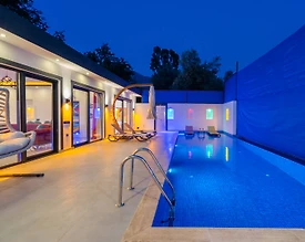 Kaş Çayköy'de Sakin Konumda, Özel Havuzlu, 5 Kişilik, Kiralık Villa - 2