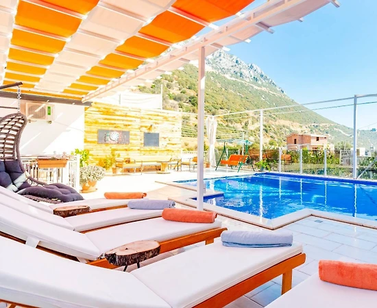 Kaş Bezirgan'da Çekirdek Ailelere Uygun, Özel Havuzlu, Kiralık Villa - 1