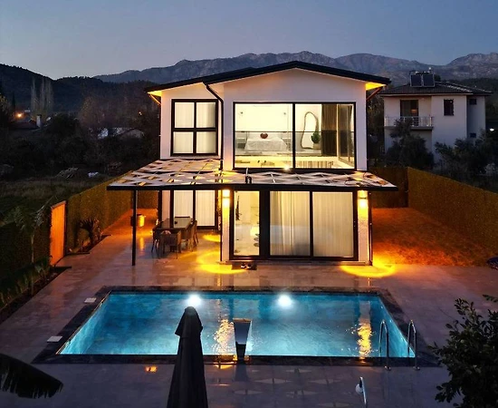 Köyceğiz Beyobası'nda Modern Tasarımlı, Özel Havuzlu, Kiralık Villa - 1