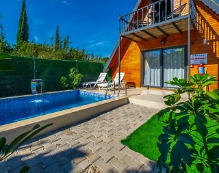 Kumluca Adrasan'da Geniş Bahçeli, Isıtmalı Havuzlu, Balayı Bungalovu - 2