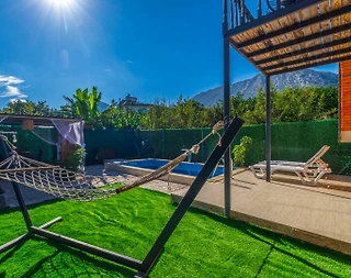Kumluca Adrasan'da Geniş Bahçeli, Isıtmalı Havuzlu, Balayı Bungalovu - 4
