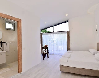 Kumluca Adrasan'da Kahvaltı Dahil, 3 Kişilik, Konforlu Oda - 1
