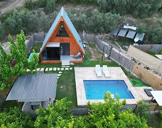 Kumluca Adrasan'da Sessiz Konumda, Isıtmalı Havuzlu, Modern Bungalov - 1