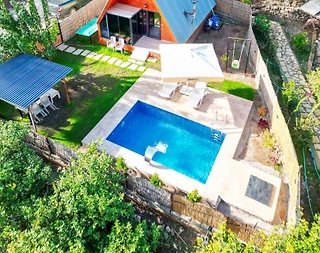 Kumluca Adrasan'da Sessiz Konumda, Isıtmalı Havuzlu, Modern Bungalov - 2