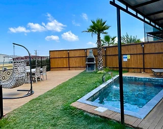 Sapanca Kurtköy'de Sakin Konumda, Özel Havuzlu, Kiralık Bungalov - 2