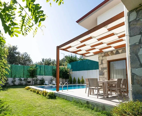 Kuşadası Caferli'de Muhteşem Doğada, Özel Havuzlu, Bahçeli, 3+1 Villa - 1