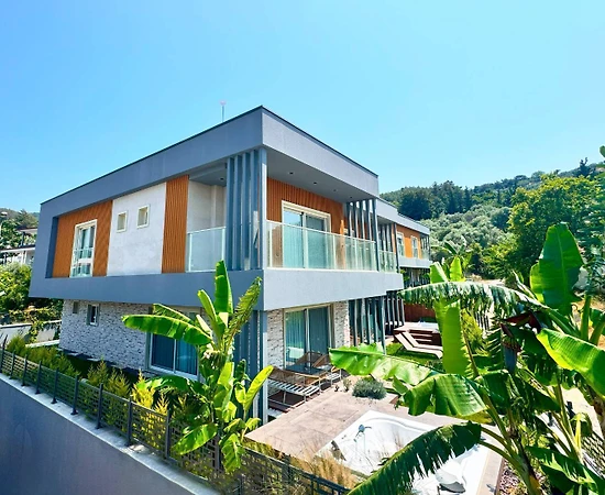 Kuşadası Davutlar'da Çekirdek Ailelere Uygun, Jakuzili, 3+1 Villa - 1