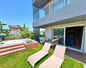 Kuşadası Davutlar'da Çekirdek Ailelere Uygun, Jakuzili, 3+1 Villa - 2