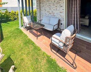 Kuşadası Davutlar'da Modern Tasarımlı, Geniş Bahçeli, Jakuzili Villa - 4