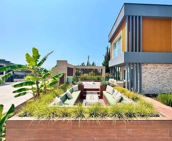 Kuşadası Davutlar'da Huzurlu Doğada, Jakuzili, Lüks Villa - 1