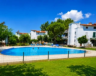 Kuşadası Davutlar'da Merkezi Konumda, Ortak Havuzlu, Kiralık Villa - 2