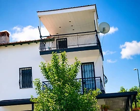 Kuşadası Davutlar'da Merkezi Konumda, Ortak Havuzlu, Kiralık Villa - 3