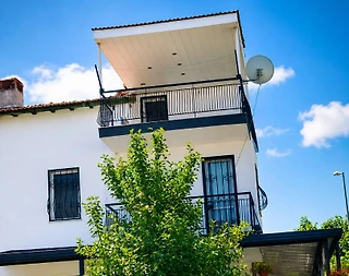 Kuşadası Davutlar'da Merkezi Konumda, Ortak Havuzlu, Kiralık Villa - 3