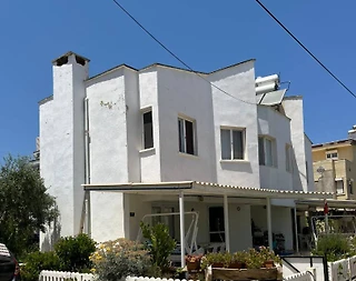 Kuşadası Güzelçamlı'da Denize Sıfır, 5 Kişilik, Konforlu Villa  - 1