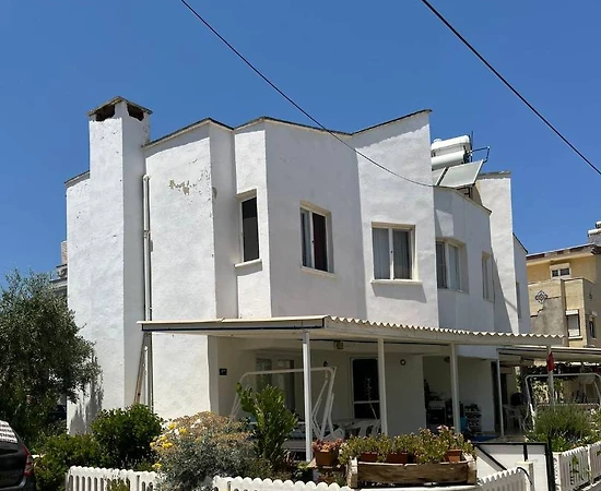 Kuşadası Güzelçamlı'da Denize Sıfır, 5 Kişilik, Konforlu Villa  - 1