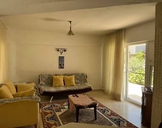 Kuşadası Güzelçamlı'da Denize Sıfır, 5 Kişilik, Konforlu Villa  - 4