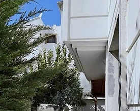 Kuşadası Güzelçamlı'da Denize Yakın, Merkezi Konumda, Kiralık Tripleks - 2